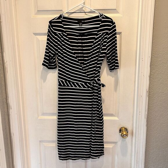 H&M Black White Striped Wrap‎ Dress Viscose Short Sleeve Stripes Women’s Size 14 - Picture 1 of 8